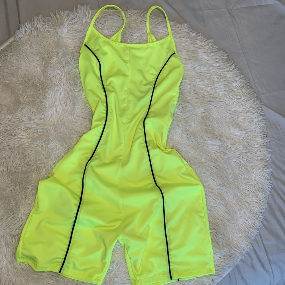 Neon Green/Yellow one piece 💛💚🖤